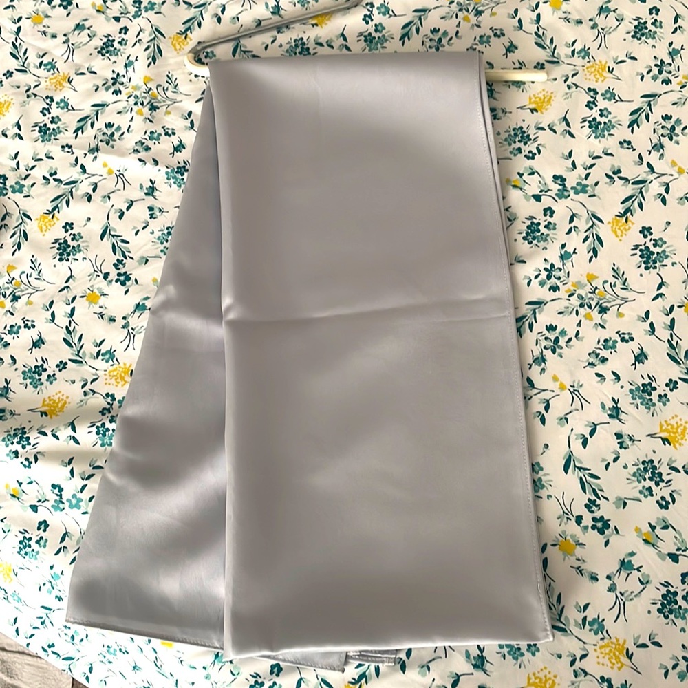 Silver glossy wrap